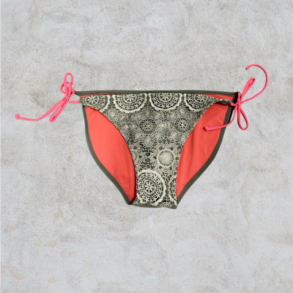 Xhilaration Coral and Black Swim Bottom